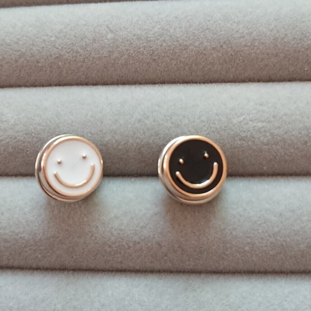 Black and white happy face brooch/pins